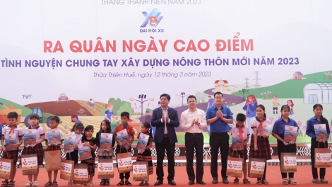 Tơơp luh bhrợ “ Tình nguyện pa zum têy bhrợ pa dưr vel bhươl t’mêê” đhị chr’hoong A Lưới