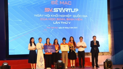 Cher 80 cha ner đhị t’ngay bhiệc bhan học sinh sinh viên prang k’tiếc k’ruung tơợp bhrợ cha 