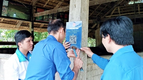 Lang p’niên Nam Giang, Quảng Nam tơợp bhrợ chuyển đổi số