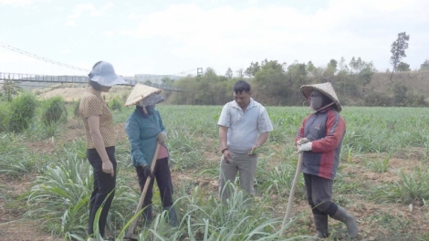 Manứih Đảng viên k’đơơng a’cọ bhrợ pa dưr đhăm k’tiếc chóh a’tao ga mắc cóh Đăk Trăm