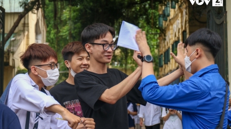 Tuyển sinh 2023: Bấc rau t’mêê liêm choom đoọng ha thí sinh lâng apêê trường