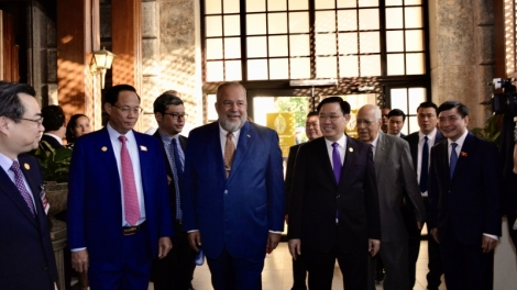 Củ tịc Quốk hội ồng Vương Đình Huệ tus pơrjum cri bơyai Mpồl lơh sa kă bro đah lơgar Việt Nam mờ lơgar Cuba