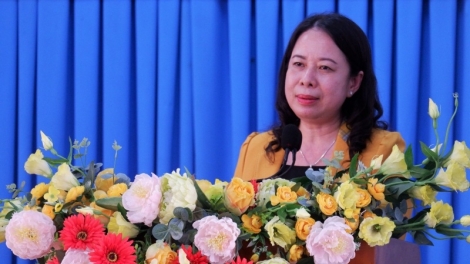 Phŏ Kơdră teh đak bơ̆n Võ Thị Ánh Xuân xơng pơma dơnuh hăm kon pơlei tăh hla tơ̆ An Giang