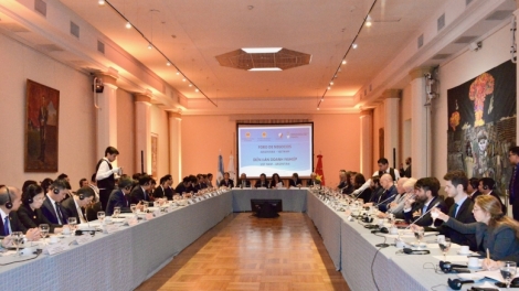 Khua git gai pơ ala mơnuih ƀon sang ơi Vương Đình Huệ pơhmư̆ mông jơnum anom bơwih ƀong Việt Nam - Argentina