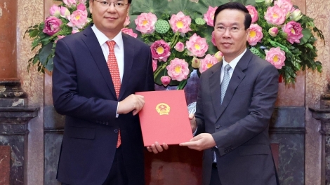 Củ tịc lơgar Việt Nam ồng Võ Văn Thưởng jàu Kơrnoăt pồ Đại sứ lơgar Việt Nam tàm lơgar Nhờk 