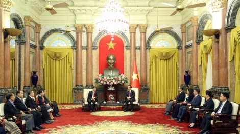 Củ tịc lơgar wă rò Mpồl kwang bàng ala măt Mặt trận dà lơgar Lào bơ̆t bơtàu dà lơgar 