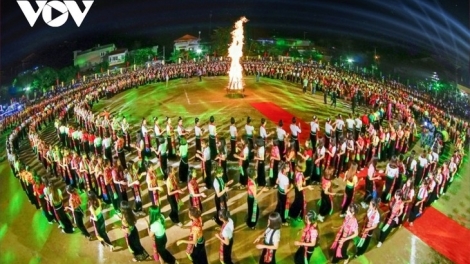 Ngon tô thứ 2 mự  17 căm  bườn 4 pì 2023 – Bai thàm ai Lò Văn Thuận ma tang pảy chự ngươn lang vằn hoá