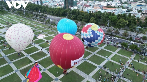 Tơơp bhrợ bhiêc bhan khinh khí cầu đhị thành phố Quy Nhơn