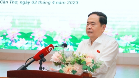 Phó Chủ tịch Thường trực Quốc hội Trần Thanh Mẫn pâh pr’họp pazêng g’luh 6 Hội đồng Dân tộc âng Quốc hội