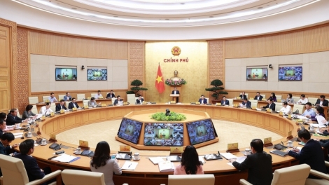 Thủ tướng Cíñ phủ ồng Phạm Minh Chính đơng lam pơrjum pờ tơlik tơn tàm internet Cíñ phủ mờ ală tiah nhai 3 nam 2023 