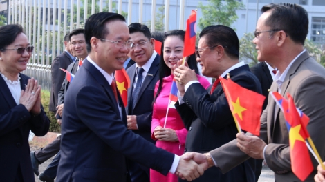 Chủ tịch nước Võ Văn Thưởng tước Vientiane, năc tơợp lướt lum lêy Lào