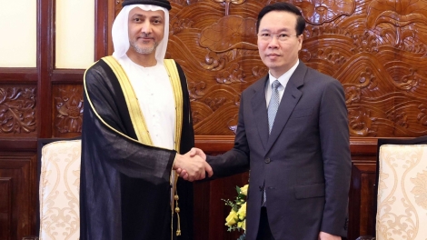 Chủ tịch nước Võ Văn Thưởng tr’lum lâng apêê Đại sứ tước pa đớp Quốc thư