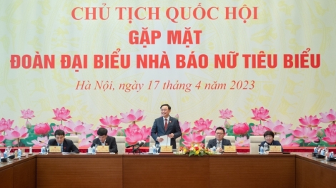 Kruanh Quốc hội Vương Đình Huệ mâp măt mpôl ntơh măt bu ur nhà báo ntoh lư