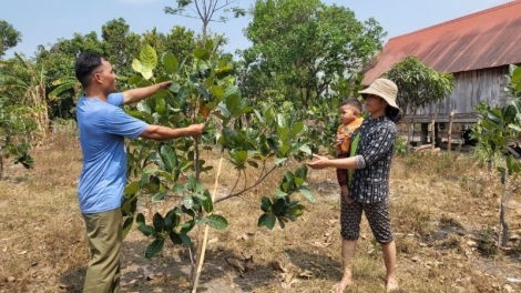 Xa nay t’ruíh ooy đảng viên Y Al Trei-trưởng vel Bhôk