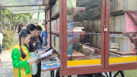 Hội An bhrợ bâc bh’rợ đha lum T’ngay Sách lâng Văn hóa đọc Việt Nam