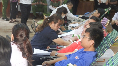 Chr’hoong Đông Giang bhrợ t’ngay mr’hal đoọng aham tình nguyện c’moo 2023