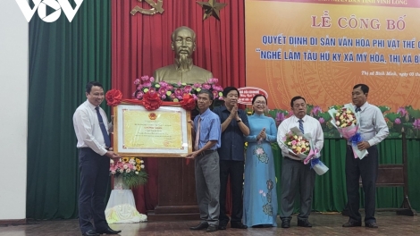 ពត៌មាន ម៉ោង​ ៦