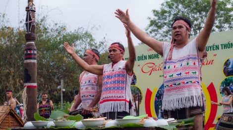 Bhiệc bhan cha ha roo t’mêê âng manuyh Mạ Lâm Đông