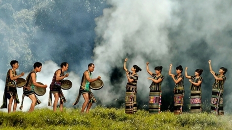 Ayong khăp adơi