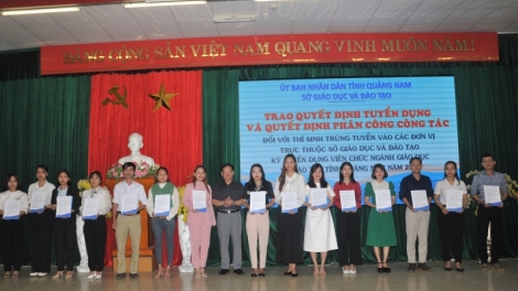 Quảng Nam: Lơi jợ 44 bh’nơơn crêê moót viên chức Ngành Giáo dục 