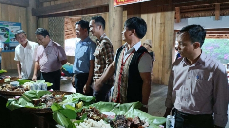 Nău ƀư văn hóa-Pâl nđaih rƀŏt sĭt ntŭk gŭ rêh rnoi mpôl đêt ta ăp n’gor Tây Nguyên