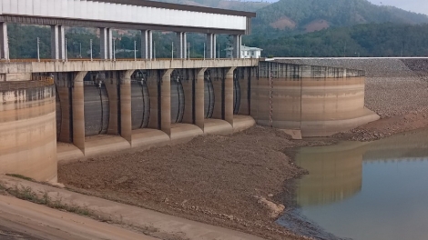 Miền Trung – Tây Nguyên: Jêr jŏt mpeh pă rnoh điện tâm khay wai.