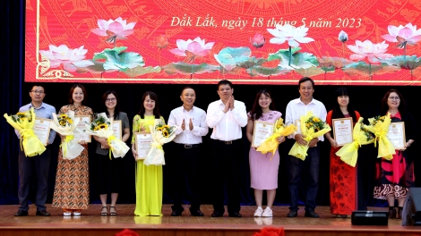 Dăk Lăk jàu khà jờng ai 28 jơnau cih jak ngan bè tơngume bơsram mờ lơh jăt Wa Hồ 