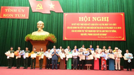 Kon Tum:  Mđĭ ktang klei tui hriăm leh anăn hlue ngă knhuah mngač, klei mĭn Hồ Chí Minh 