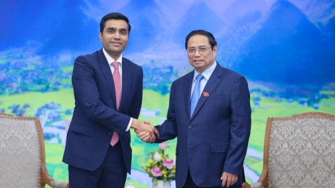 Thủ tướng Chính phủ Phạm Minh Chính vơt wa Karan Adani, Tổng Giám đốc Công ty Cảng ndrel nkuăl văng sa, rmôt kan Adina