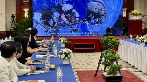 Việt Nam jing ala čar tal êlâo ti Ngŏ Dhŭng Asi mkŏ mjing hrue kăm NASA- Vietnam Space Week 
