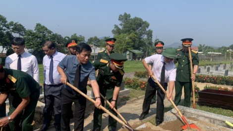 Thừa Thiên Huế: C’lêng lâng tập đợc16 n’hang liệt sỹ chêết bil đhị Lào