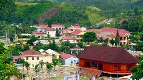 Chr'hoong Đông Giang (Quảng Nam) vêy 36/40 vel bơơn liêm zâp văn hoá