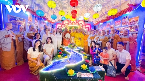 ពត៌មាន ម៉ោង​ ៦