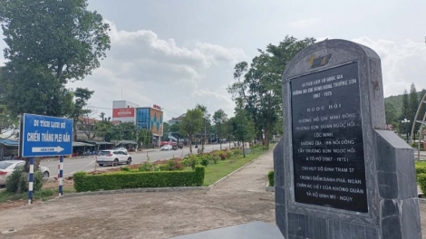 N’glah 3 n’har bri Ngọc Hồi saơ neh sât blak rêh tay 