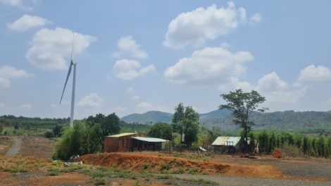 Gia Lai: Tôch tơtăm tơ̆ hơla jrăng ŭnh hơyuh kial tim mă hrŭ ăn