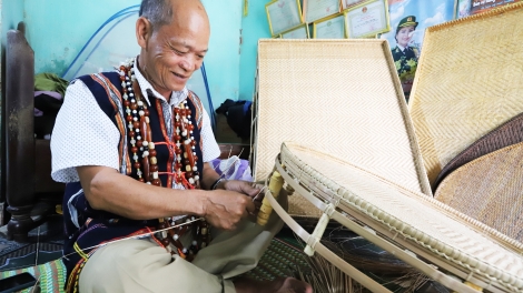 T’cooh Alăng Phương lưch loom lâng bh’rợ taanh dzăc âng ma nuyh Cơ Tu