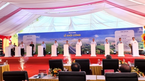 Khua knŭk kna Phạm Minh Chính nao ti anôk mphŭn pŏk bruă rŭ mkra êlan dơ̆ng pral Tuyên Quang – Hà Giang 