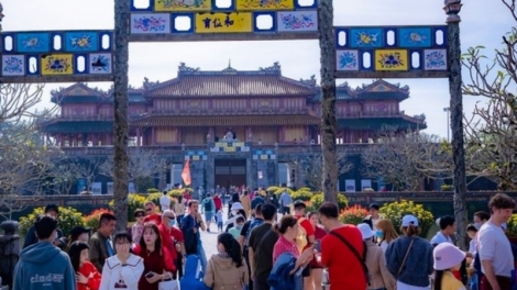 Đợ t’mooi tươc Huế dưr bâc coh t’ngay đhêy lễ