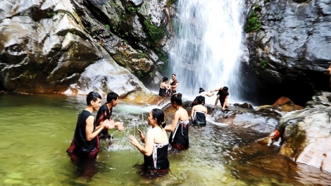 Pa căh du lịch lâng g’luh tr’thi “Crâng ca coong liêm pr’hay coh A Lưới”