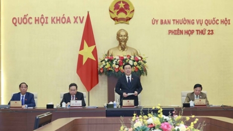 Ủy ƀan Thường vụ Quôk hội sền sơwì rơndap broă lơh Adat tam gơl ùr klau