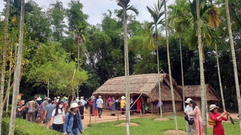 Từ Quảng Nam con về thăm quê Bác