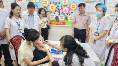 Kruanh N’gâng kan dak si Đào Hồng Lan rơh bôk năp hăn uănh nău ntop tay vitamin A an kon se 