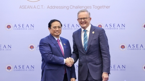 Thủ tướng lơgar Australia ồng Anthony Albanese còp lơgar Việt Nam lơh pràn bơta git gơ̆p bal đah bàr lơgar