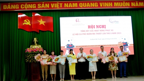 Hneăng hôp mơgêi mâu tơdroăng mơhnhôk leh tơbleăng kơphế Ƀuôn Ma Thuột roh má 8 hơnăm 2023 