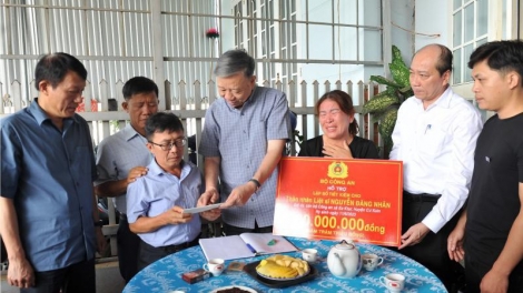 Kruanh n’gâng kan Công an Tô Lâm tât khâl ăp rnăk vâl nuĭh khĭt ta nkuăl Cư Kuin 