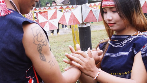 Lôh kơsơ̆ âu (Đêm nhớ anh)