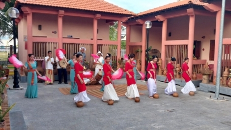 Ninh Thuận: Tơdjêp tơmeăm ki kơnía vâ mơnhông mơdêk ôm hyô