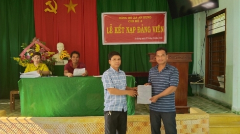 Bình Định bhrợ pr’đơợ pa dưr pa xớc đảng viên nắc manứih acoon cóh