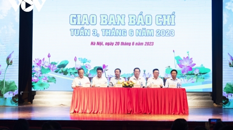 T’cooh Nguyễn Trọng Nghĩa pâh bh’rợ Giao ban báo chí c’xêê 6/2023