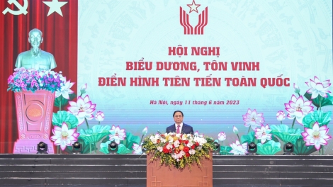 Thủ tướng Phạm Minh Chính vang Hop akŏm pôk pơ ư bơngai rơgei lơ̆m tĕh đak 